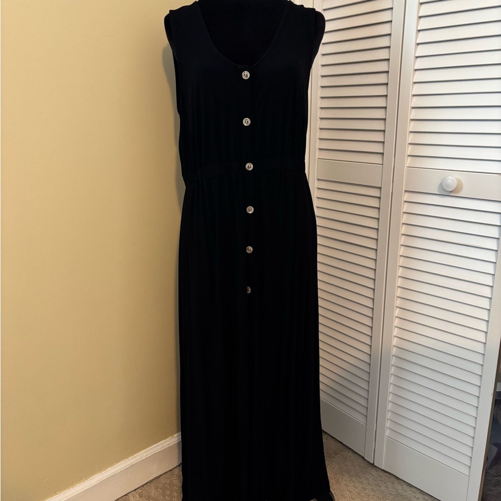Doe & Rae Black Sleeveless Button-Front Maxi Dress